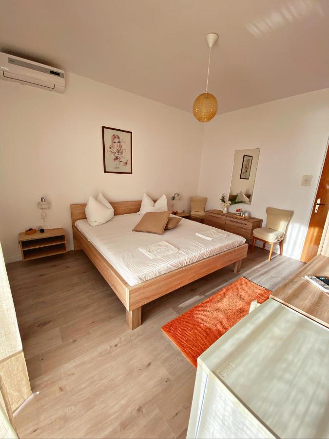 The Manzoni Family 1 Hotel Punat Exterior photo